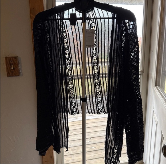 $128 Free People XS/small Distressed Black Willow Reverse High Low Kimono shrug - Picture 2 of 8